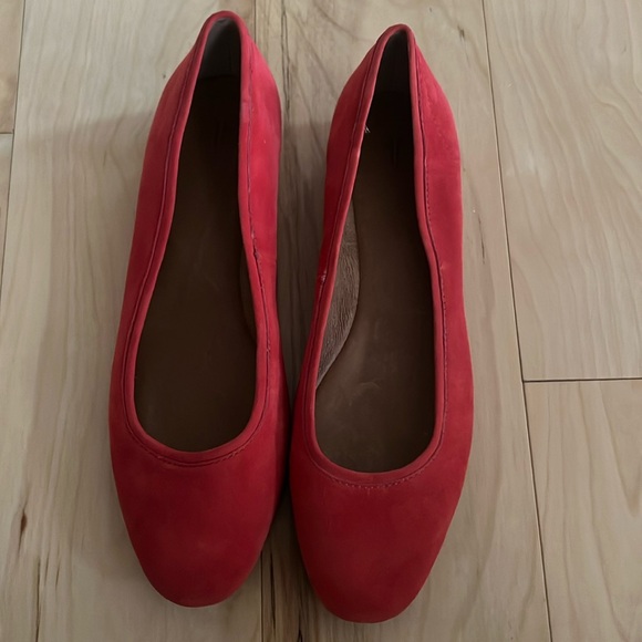 Frye flats - Picture 1 of 2